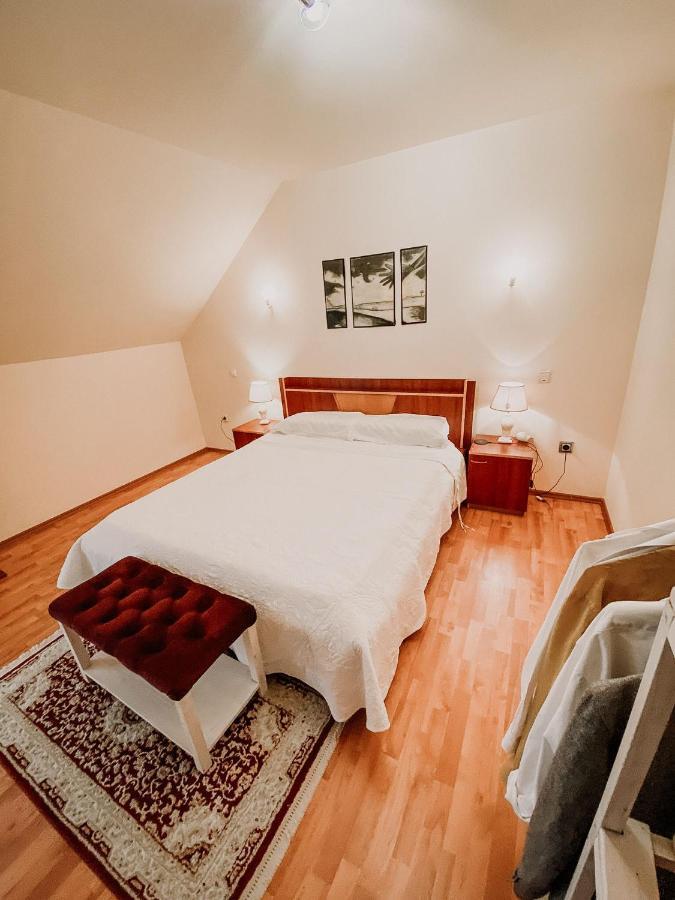 Cosy Bedroom For 2 With Balcony In A Family Villa Turnu Magurele Ngoại thất bức ảnh
