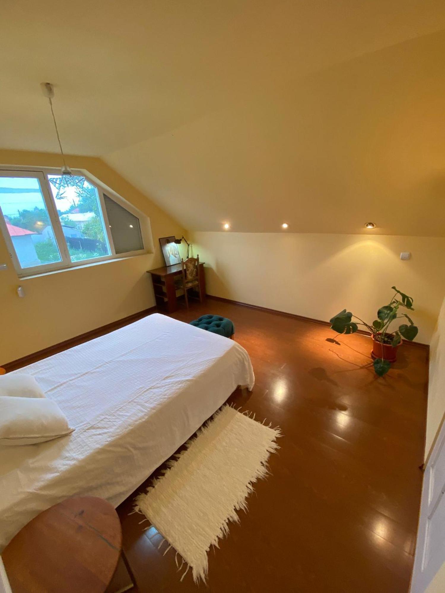 Cosy Bedroom For 2 With Balcony In A Family Villa Turnu Magurele Ngoại thất bức ảnh