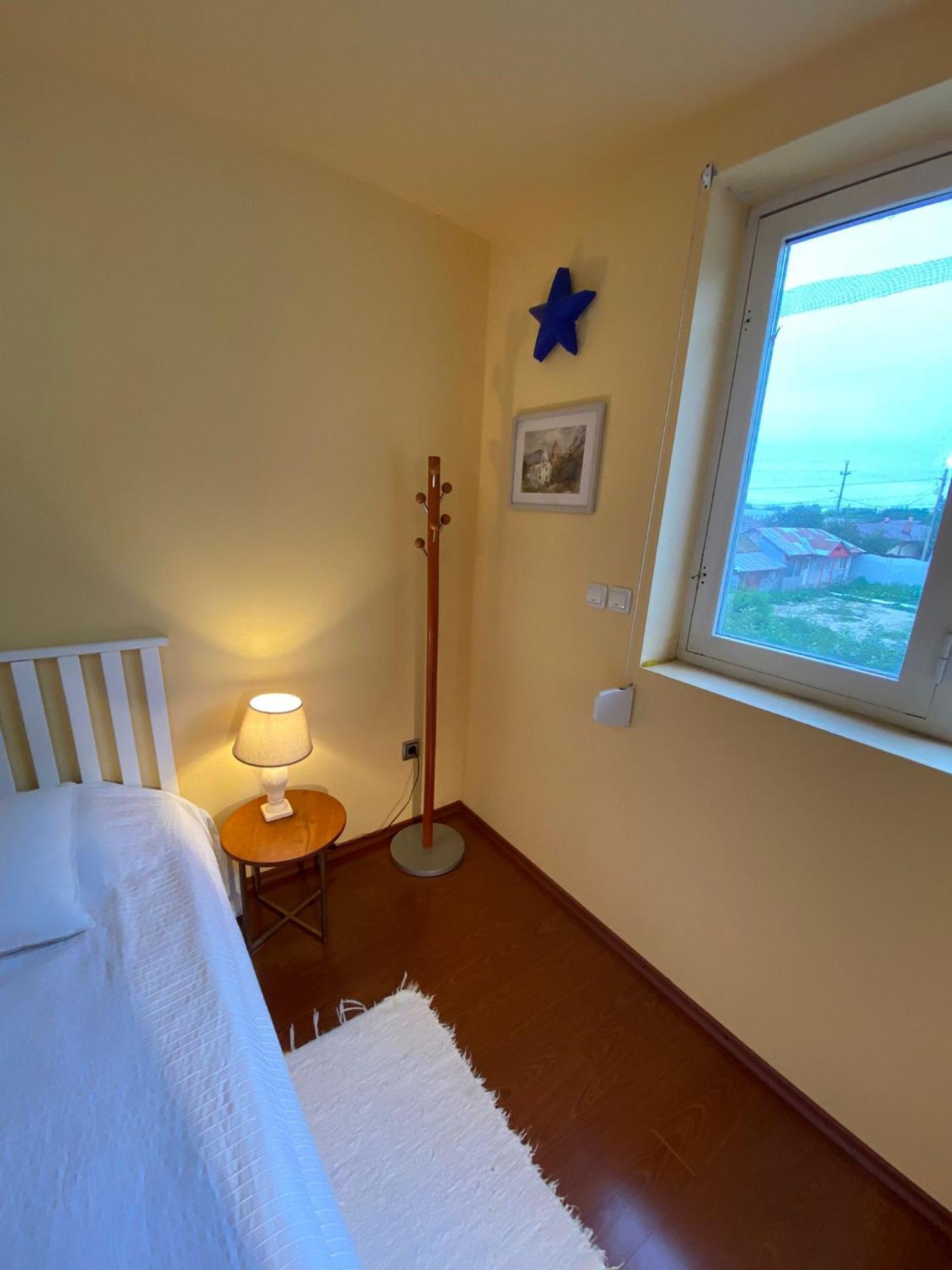 Cosy Bedroom For 2 With Balcony In A Family Villa Turnu Magurele Ngoại thất bức ảnh