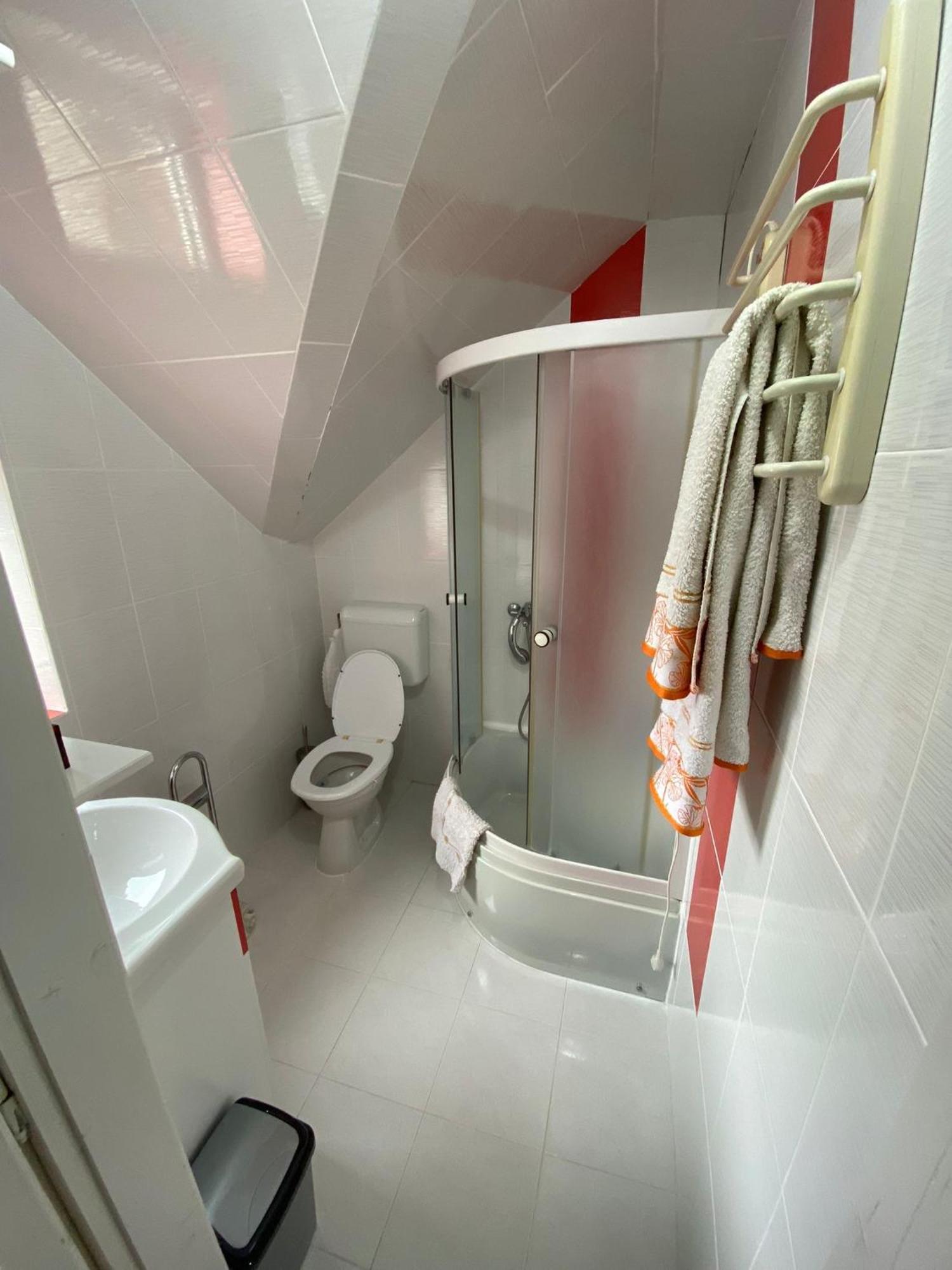 Cosy Bedroom For 2 With Balcony In A Family Villa Turnu Magurele Ngoại thất bức ảnh
